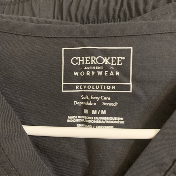 Cherokee Workwear women’s scrubs - Picture 7 of 7